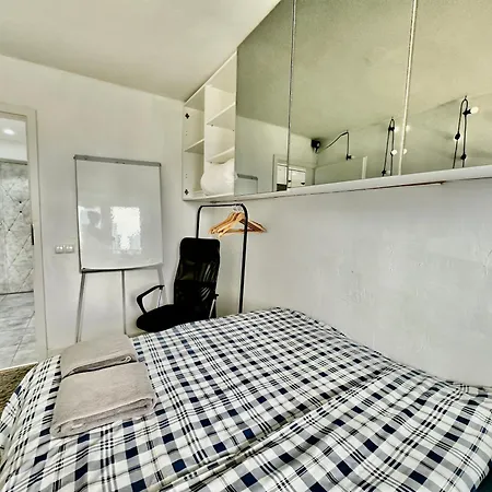 PALACE 2 WiFi 600 Mbs 55’TV Netflix HBO 2xMetro AppleTV Varsavia Esterno foto