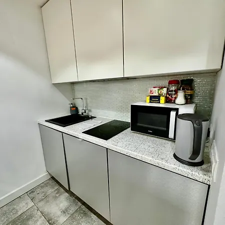 PALACE 2 WiFi 600 Mbs 55’TV Netflix HBO 2xMetro AppleTV Varsavia Esterno foto